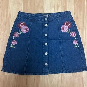 Embroidered denim skirt